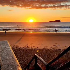  Hotel Surf Air 1206b Australia