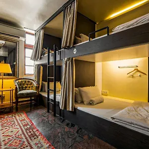  Capsule hotel Atelier Singapore